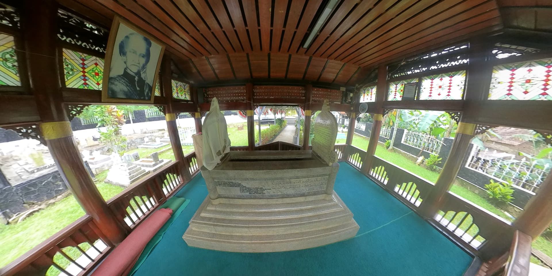 Gambar Makam Cut Nyak Dien - Destinasi Wisata Sumedang