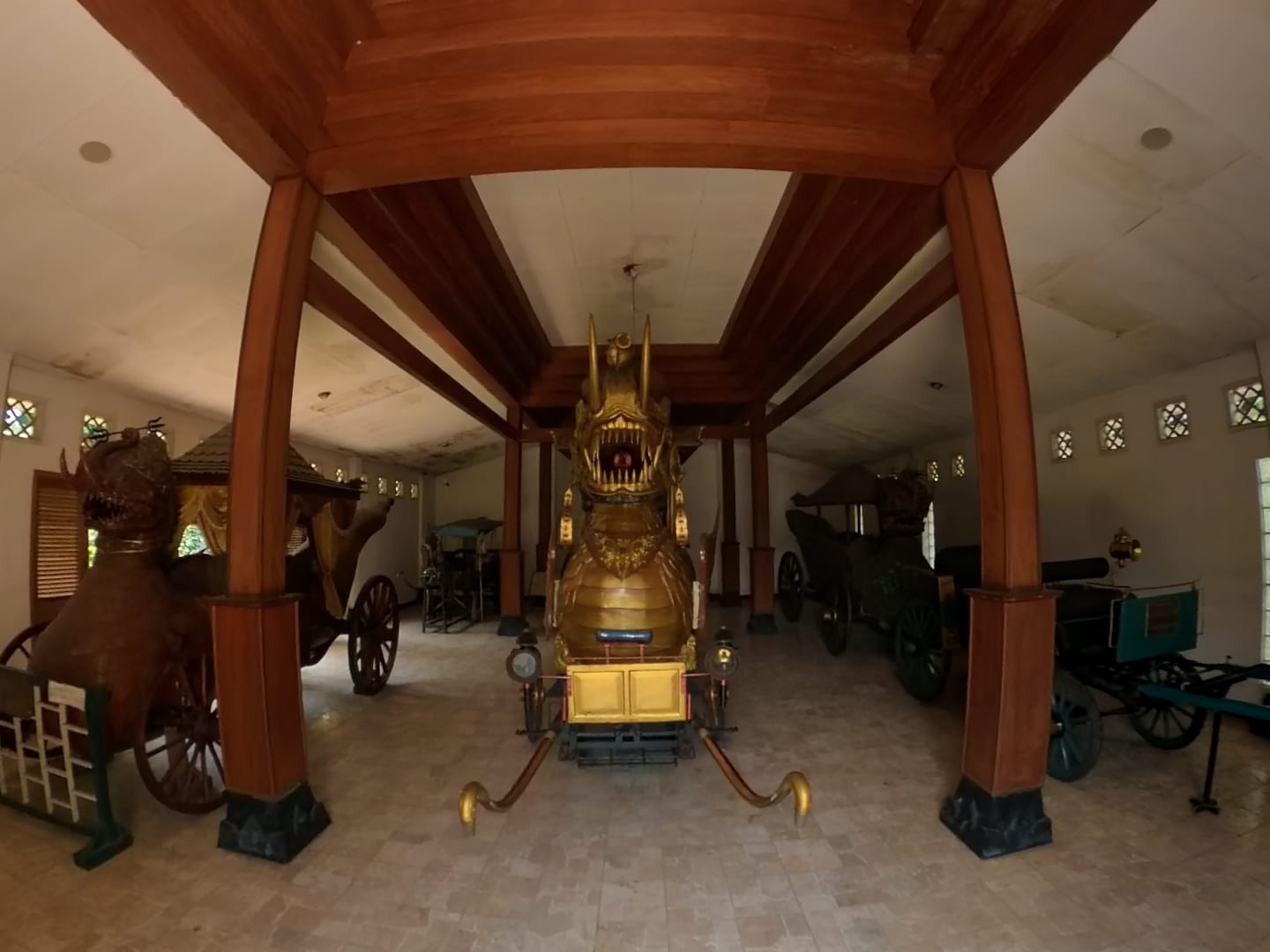 Gambar Kereta Naga Paksi - Destinasi Wisata Sumedang