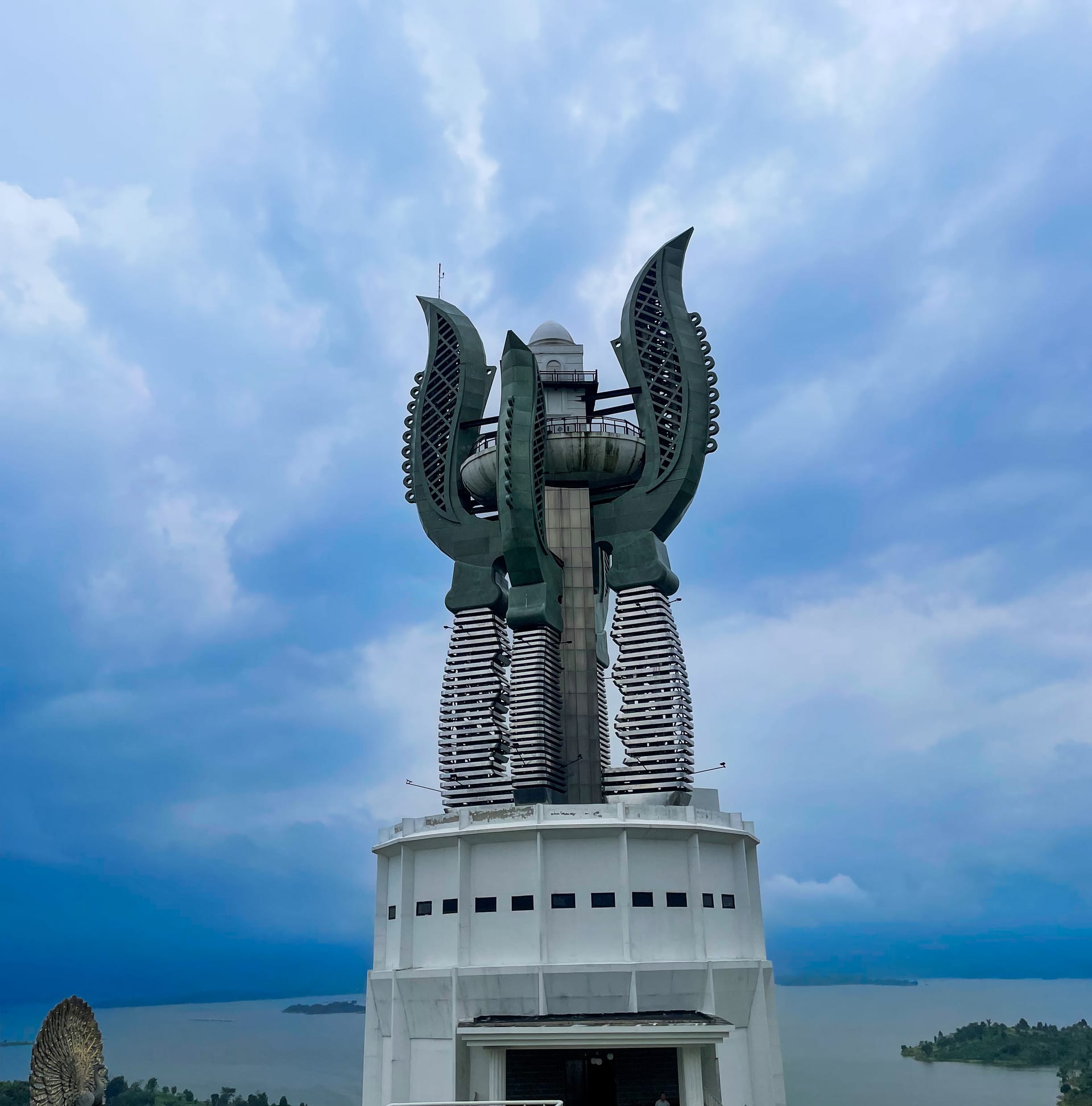 Gambar Kujang Sapasang - Destinasi Wisata Sumedang