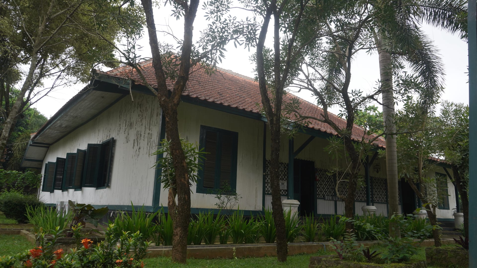 Gambar Bangunan Bumi Kaler - Benda Pusaka Sumedang