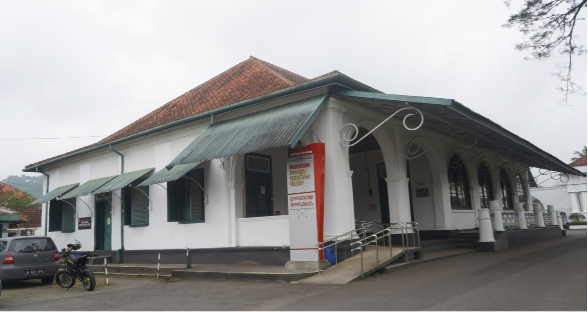Gambar Bangunan Keraton Sumedang Larang - Benda Pusaka Sumedang